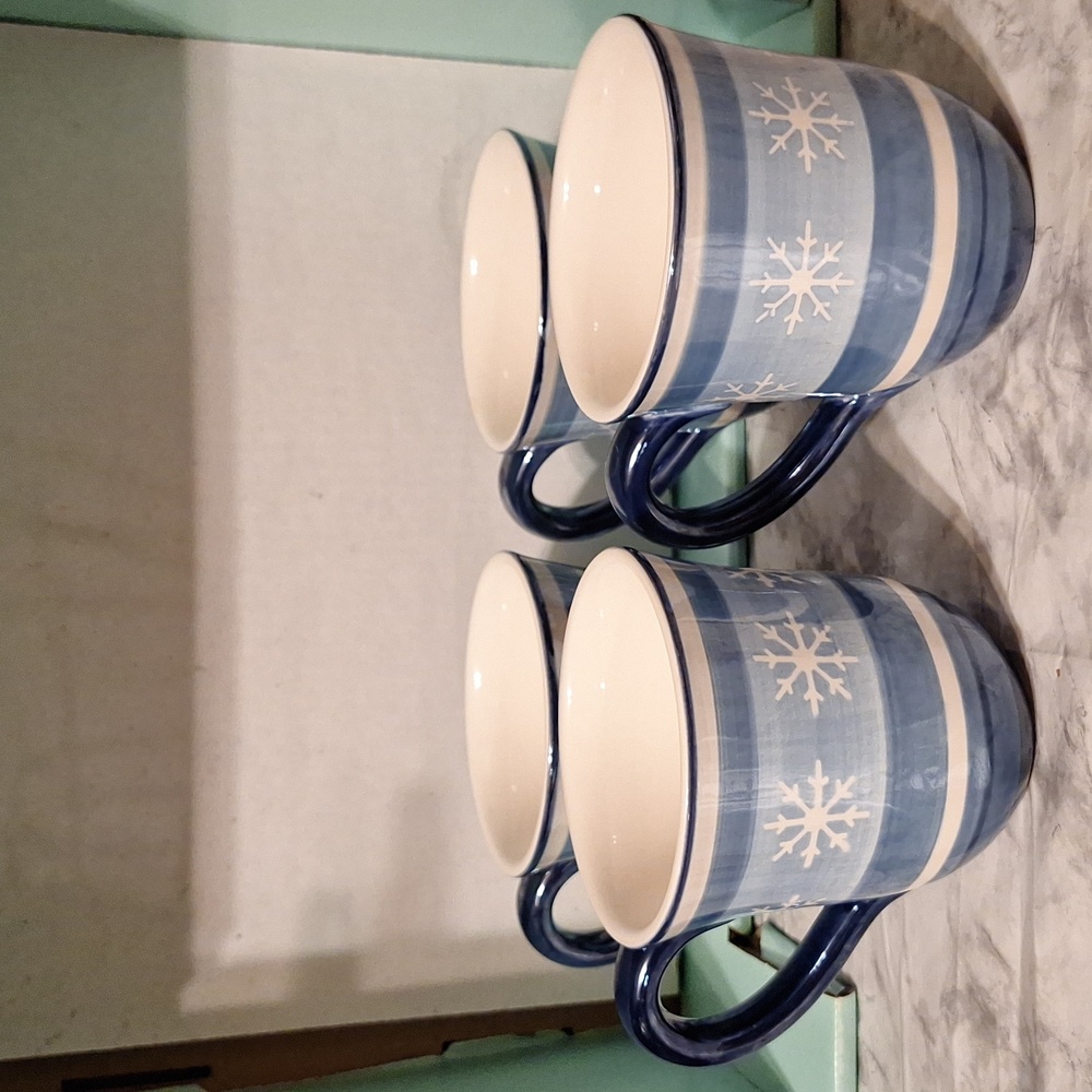 4 St. Nicholas Square large cups